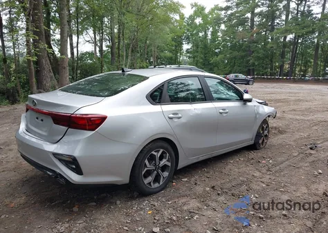 2021 Kia Forte Lxs z USA, uszkodzony, nr VIN 3KPF24AD1ME279713